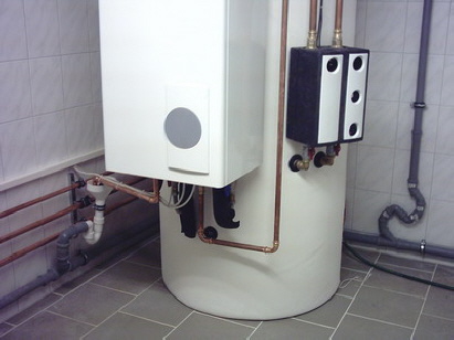 Pufferspeicher mit Angehängter Gastherme Pufferspeicher mit Angehängter Gastherme